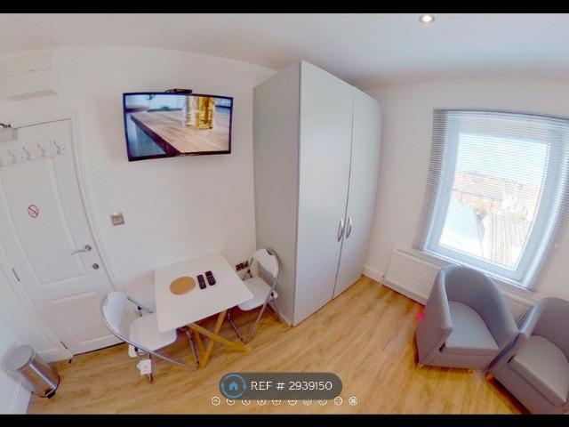 Studio for rent in Roselands, Eastbourne
