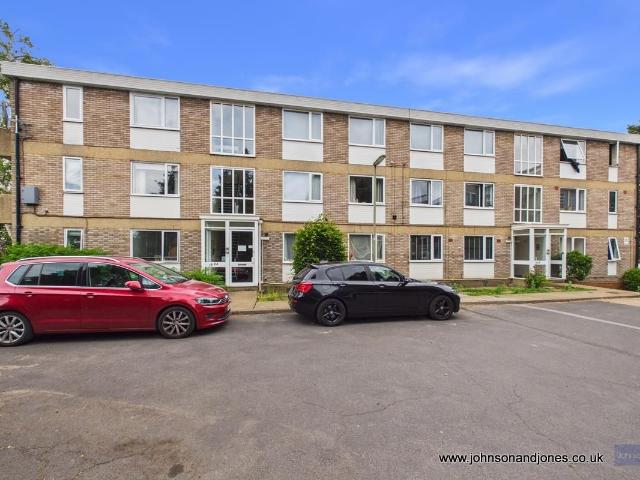 Apartment for rent in Row Town, Surrey