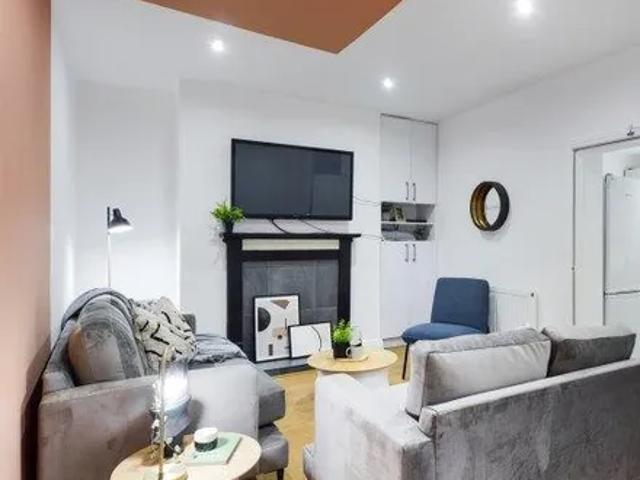 House for rent in Calderstones