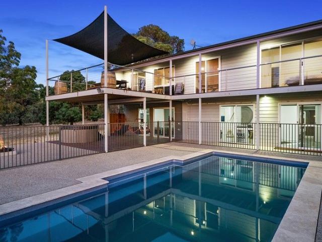 Cottage for sale in Victoria