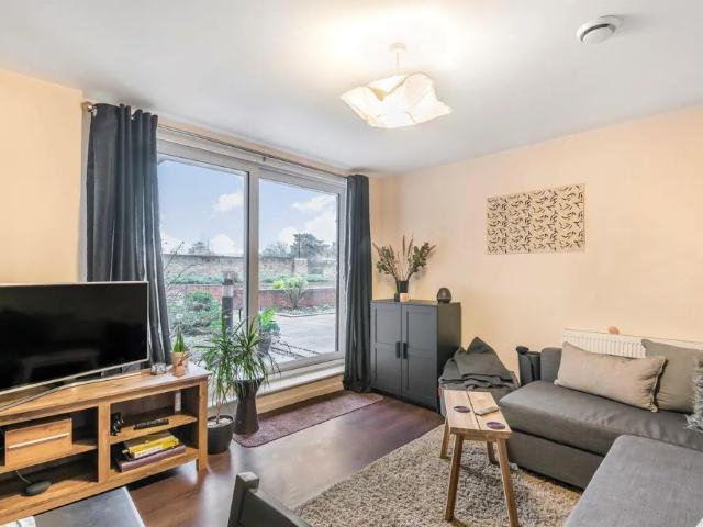 Apartment for rent in Fallow Corner, Greater London