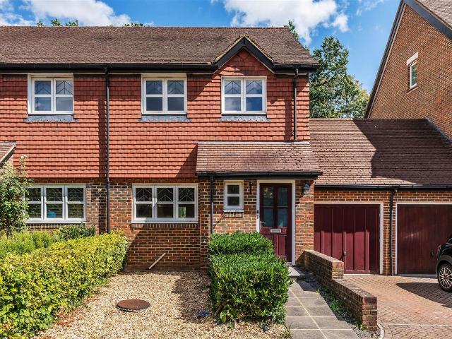House for rent in Oxted, Hillview