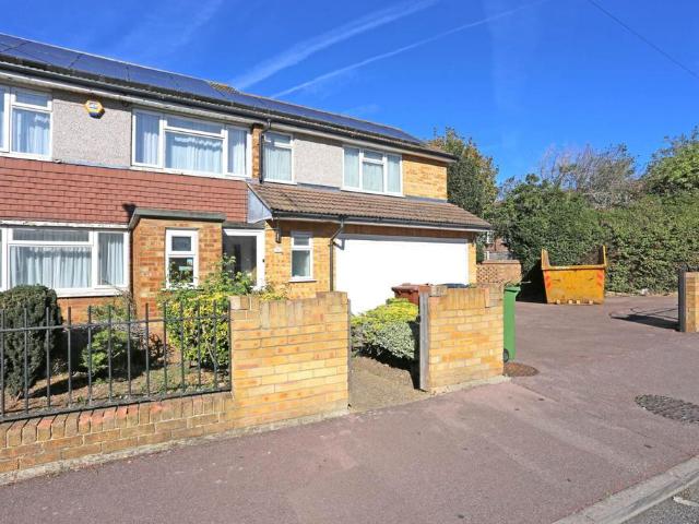 House for rent in London Borough of Barking and Dagenham, Greater London