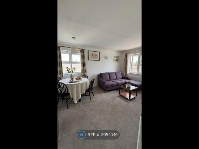 Apartment for rent in Ashley Park, Surrey