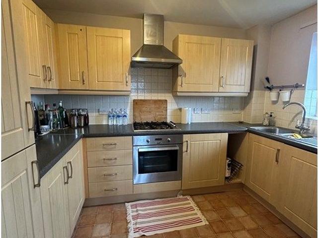 Apartment for rent in Ashley Park, Surrey