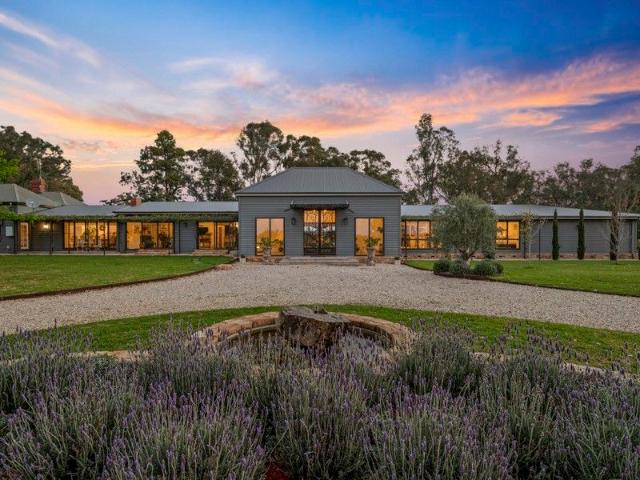 Cottage for sale in Locksley, Victoria