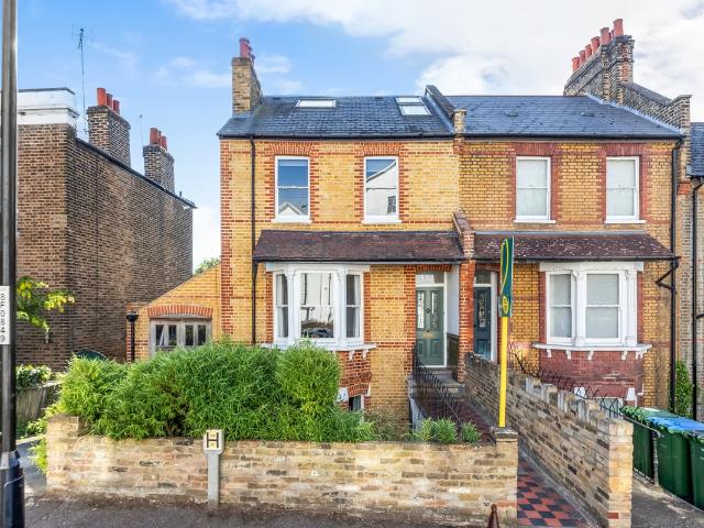 House for rent in Charlton, Greater London