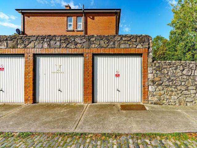 Townhouse to rent in Dublin