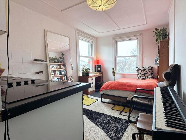 Studio for rent in Brunswick