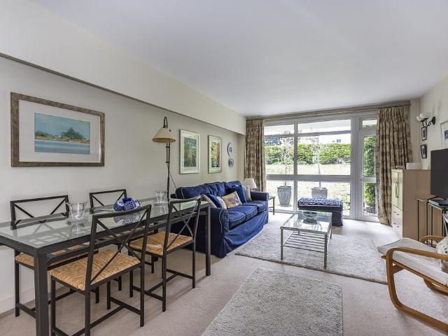 Apartment for rent in London Borough of Merton, Raynes Park