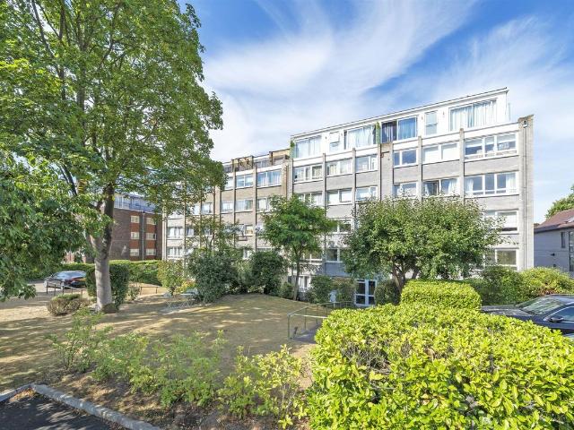 Apartment for rent in Cottenham Park, Greater London