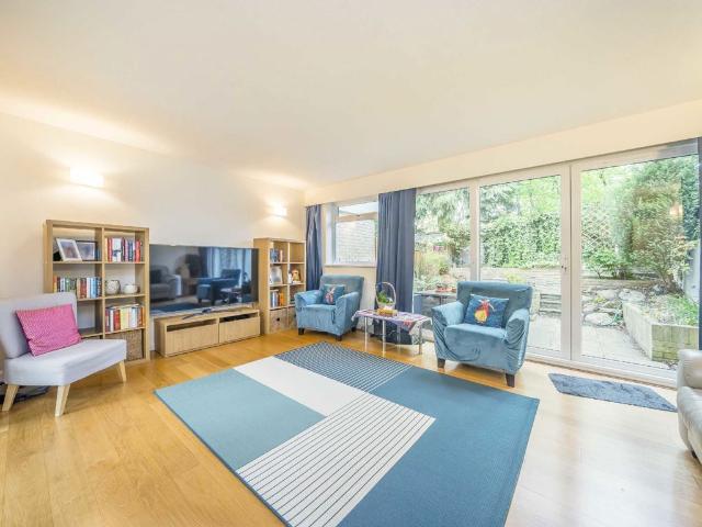 House for rent in London Borough of Merton, Raynes Park