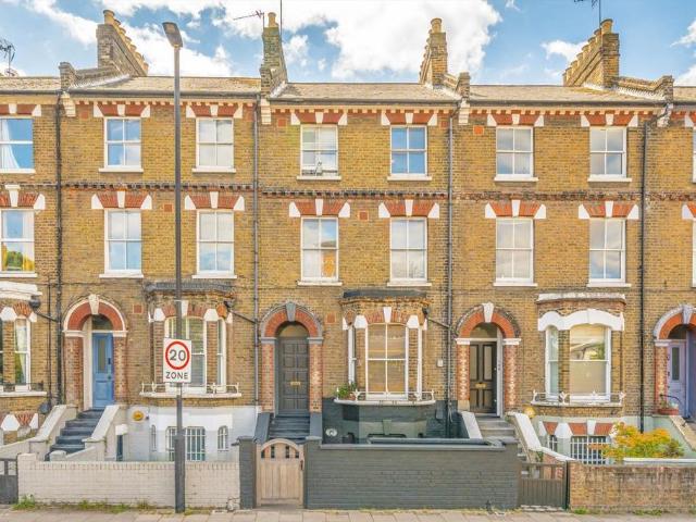 Apartment for rent in Stockwell, Greater London