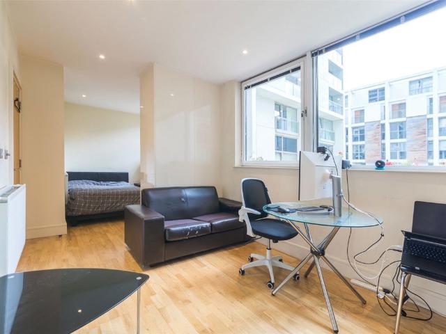 Studio for rent in Isle Of Dogs, Greater London