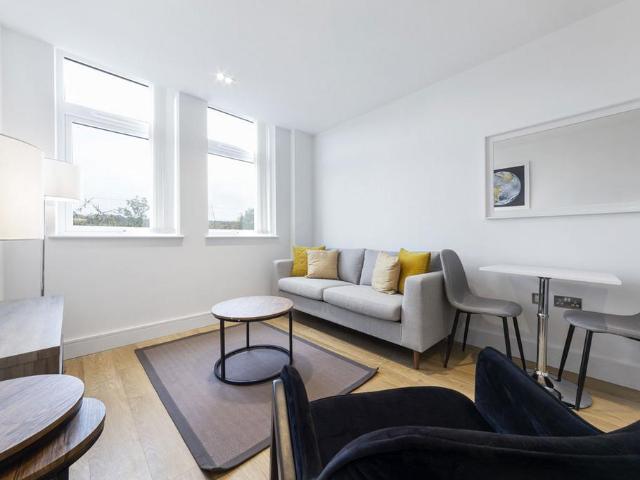 Apartment for rent in Farley Hill, Spring Park