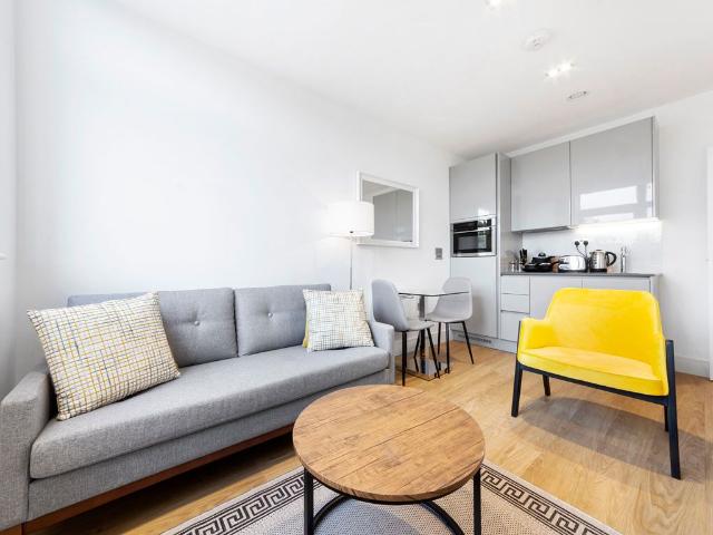Apartment for rent in Farley Hill, Spring Park