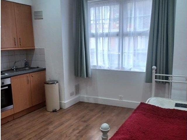Room for rent in Cricklewood, Greater London