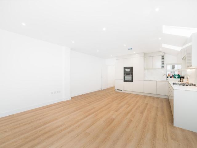 Apartment for rent in Cricklewood, Greater London