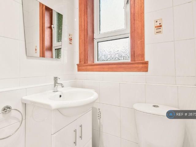 Apartment for rent in Scotstounhill, Scotstoun