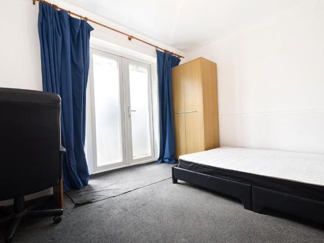 Room for rent in Englefield Green, Runnymede