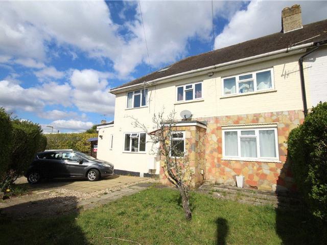 Studio for rent in Row Town, Surrey