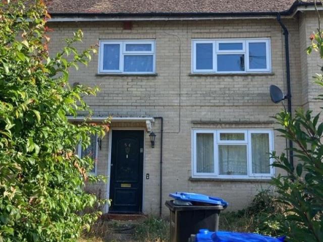 House for rent in Row Town, Surrey