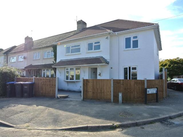 House for rent in Row Town, Surrey