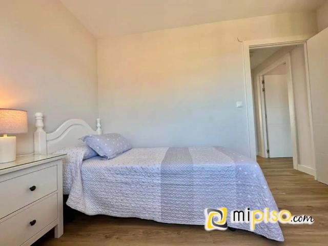 Apartamento en alquiler en Laredo