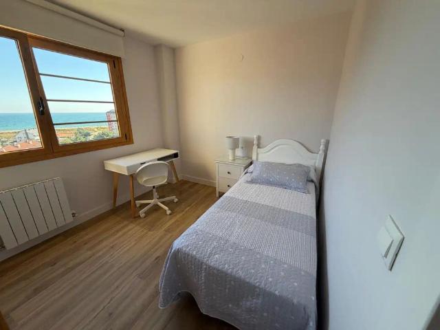 Apartamento en alquiler en Laredo