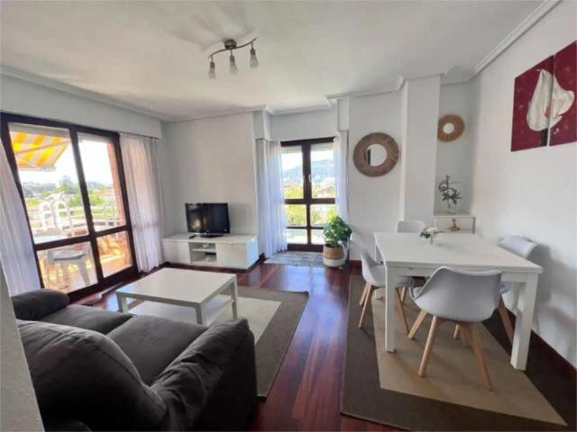 Apartamento en alquiler en Laredo