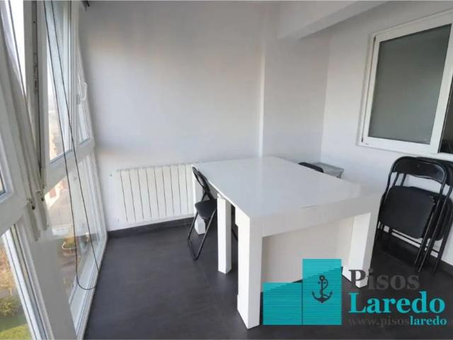 Apartamento en alquiler en Laredo