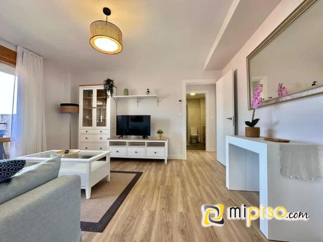 Apartamento en alquiler en Laredo