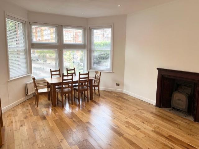 Apartment for rent in Mapesbury, Greater London