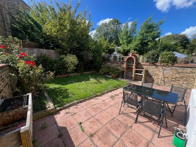 Apartment for rent in Brownswood Park, Stoke Newington