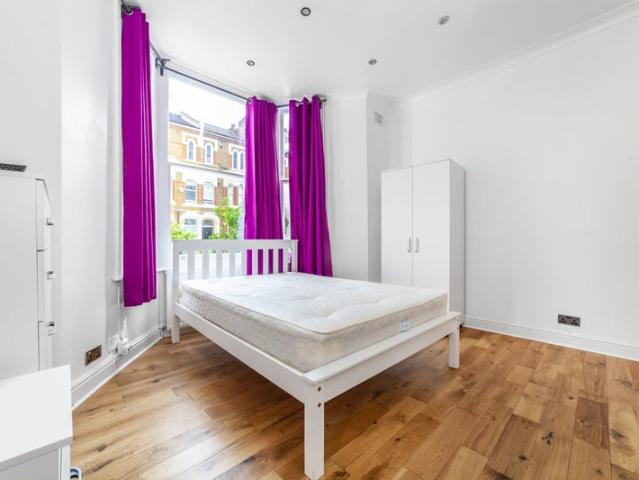 Apartment for rent in Brook Green, Greater London