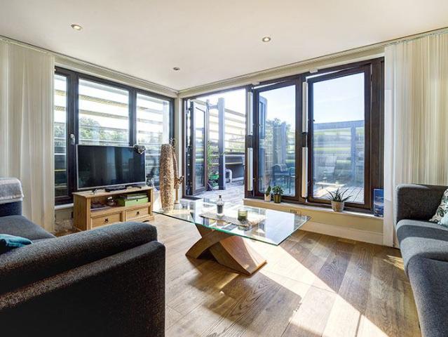 Apartment for rent in Blenheim Gardens Estate, Greater London