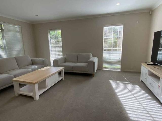 House for rent in Paremoremo, Oroua County