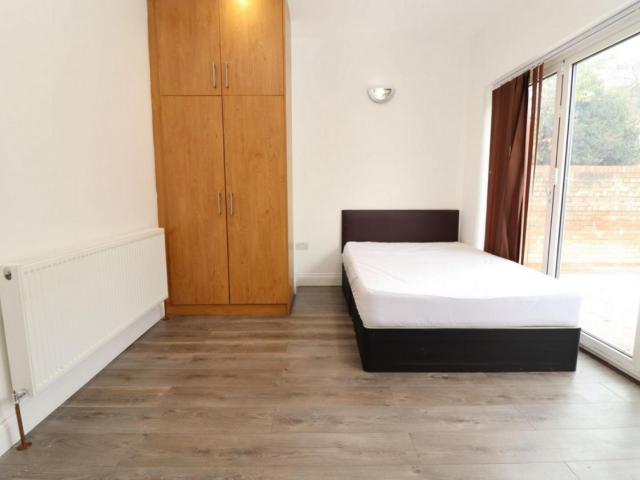 Room for rent in London Borough of Hounslow, Spring Grove