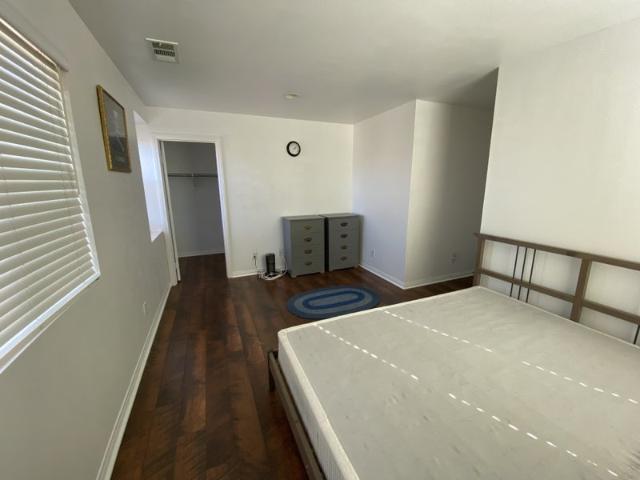 Room for rent in Canyon Country, California