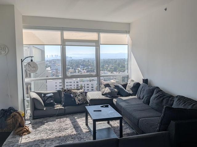 Room for rent in Canoga Park, California