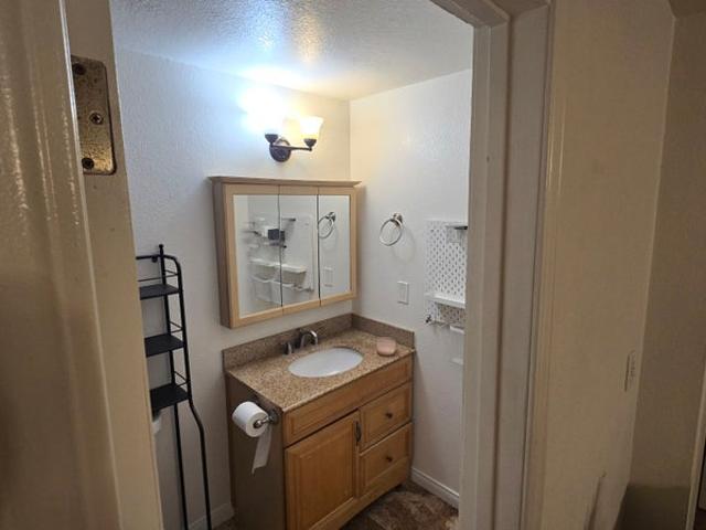 Room for rent in Huntington Beach, California