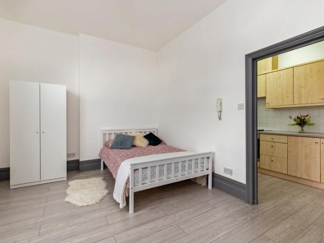 Apartment for rent in Brownswood Park, Stoke Newington