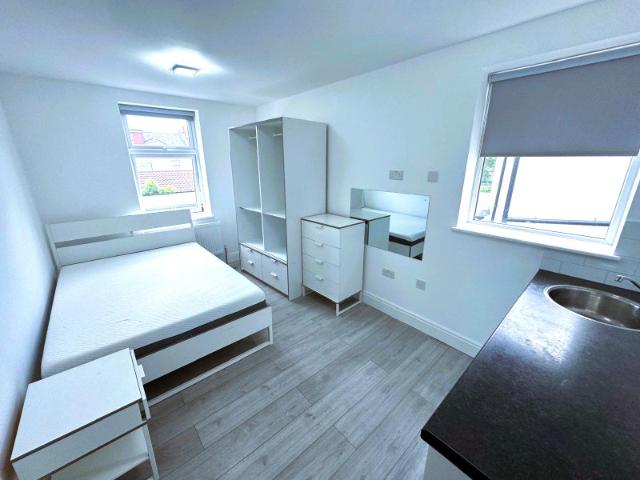 Studio for rent in Seven Kings, Greater London