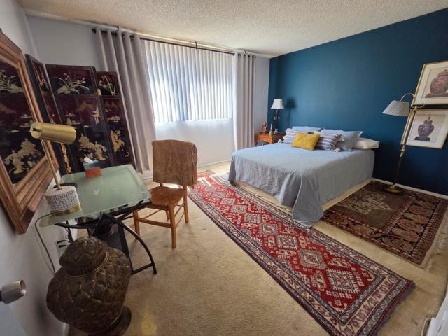 Room for rent in Encino Neighborhood Council District, Canoga Park