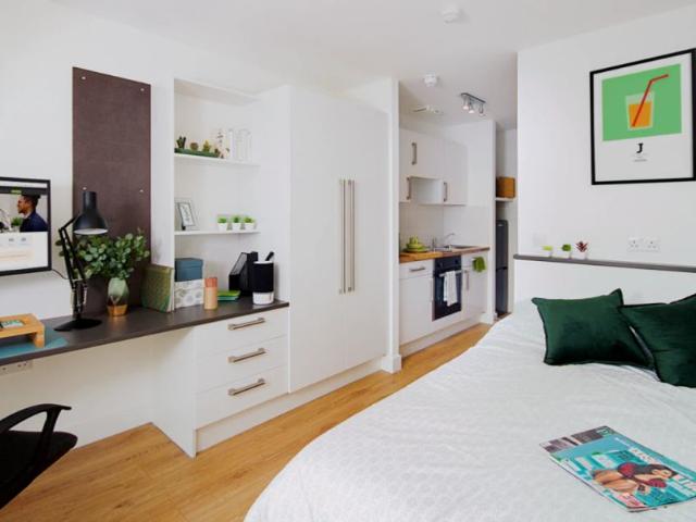 Studio for rent in Hillfields, West Midlands