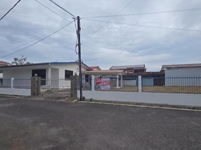 Bungalow for rent in Kuching