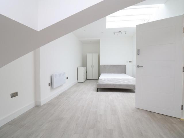 Room for rent in Callis Yard, Greater London