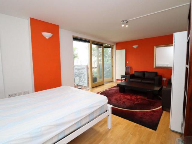 Room for rent in East Greenwich, Greater London