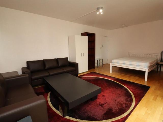 Room for rent in East Greenwich, Greater London