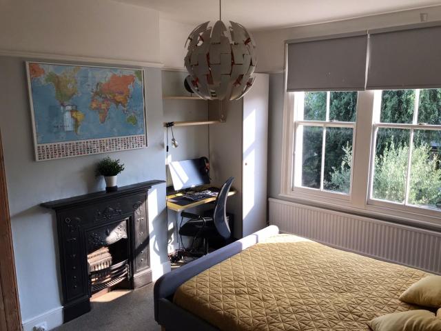 Room for rent in Furzedown, Greater London
